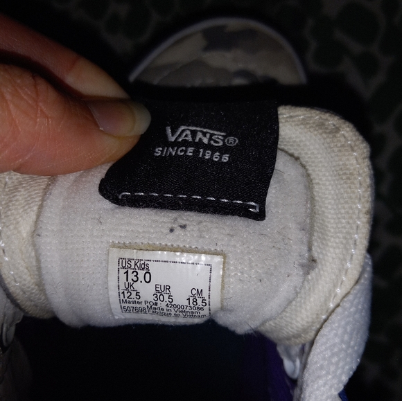 Vans - Picture 2 of 6